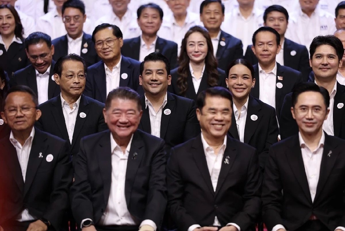 “มดดำ”  ส่งลูกหม้อ “ดร.อ๊อฟ รวีภัทร์” ลงชิง สส.เพื่อไทย สานต่อนโยบายพรรค