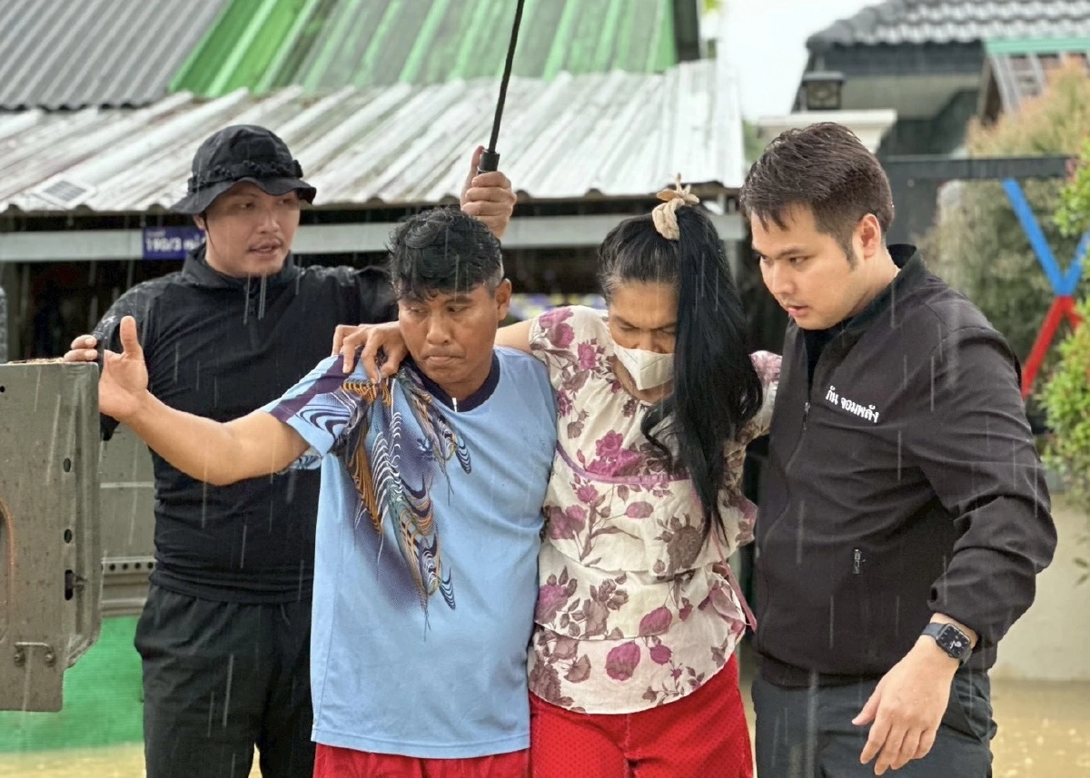 นายอธิริศร์ เตชะสินนิวัฒน์ 