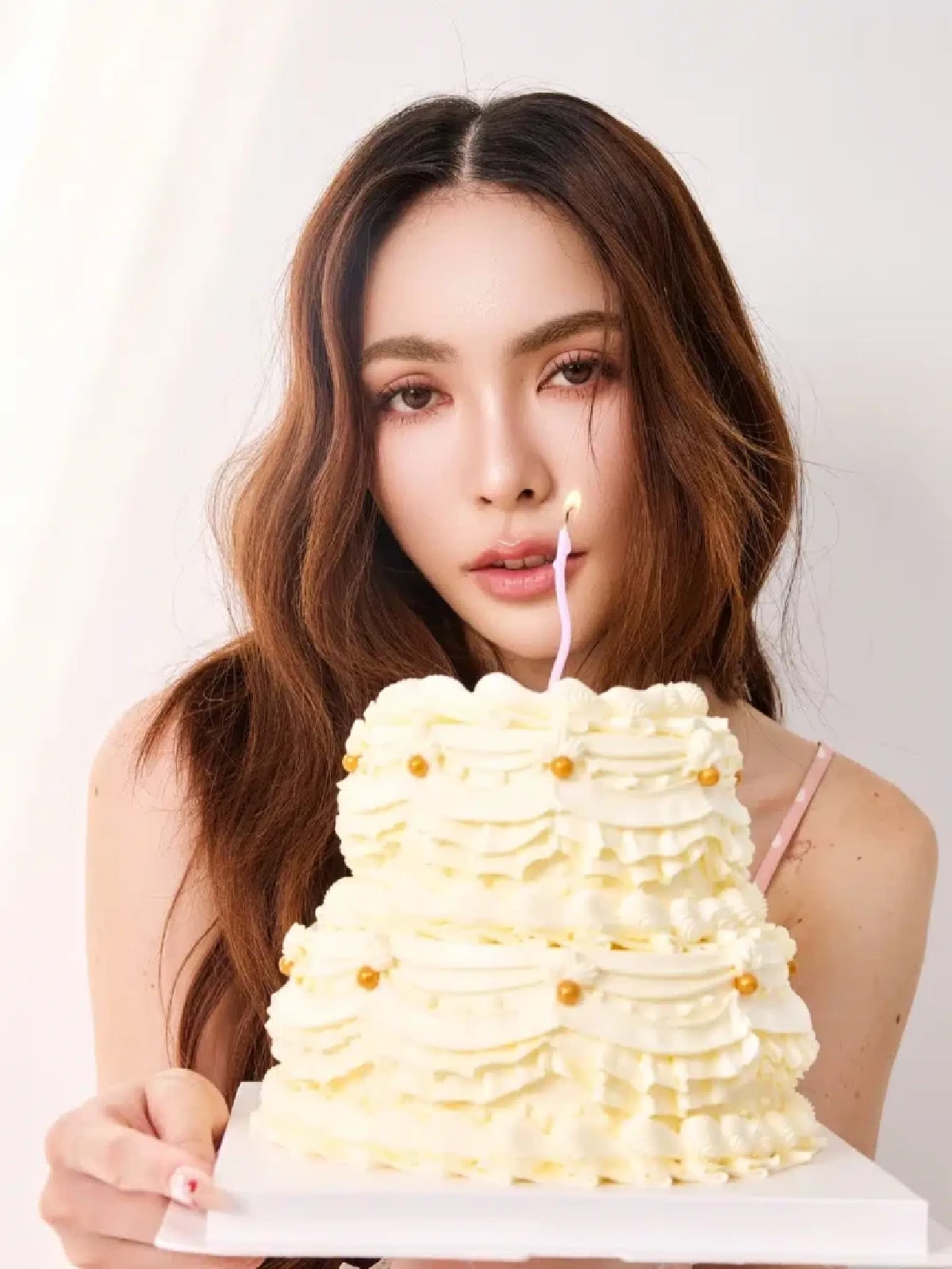 "อิงฟ้า" เปิดใจดราม่า "ณวัฒน์" ซัดแรงกลางวันเกิด "ชาล็อต" ยัน! หลังบ้านเดือดจัด 