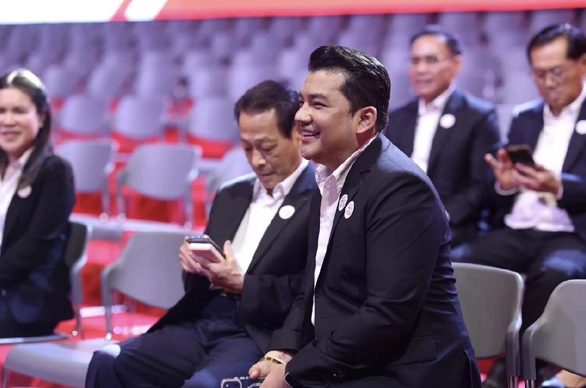 “มดดำ”  ส่งลูกหม้อ “ดร.อ๊อฟ รวีภัทร์” ลงชิง สส.เพื่อไทย สานต่อนโยบายพรรค