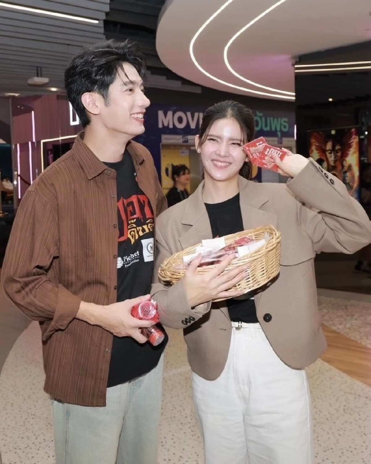 ตอกย้ำความปัง! "แม่หน่อย - แชป - กานต์" นำทีม "ปอบดิ๊บดิบ" บุกกลางกรุงฯ