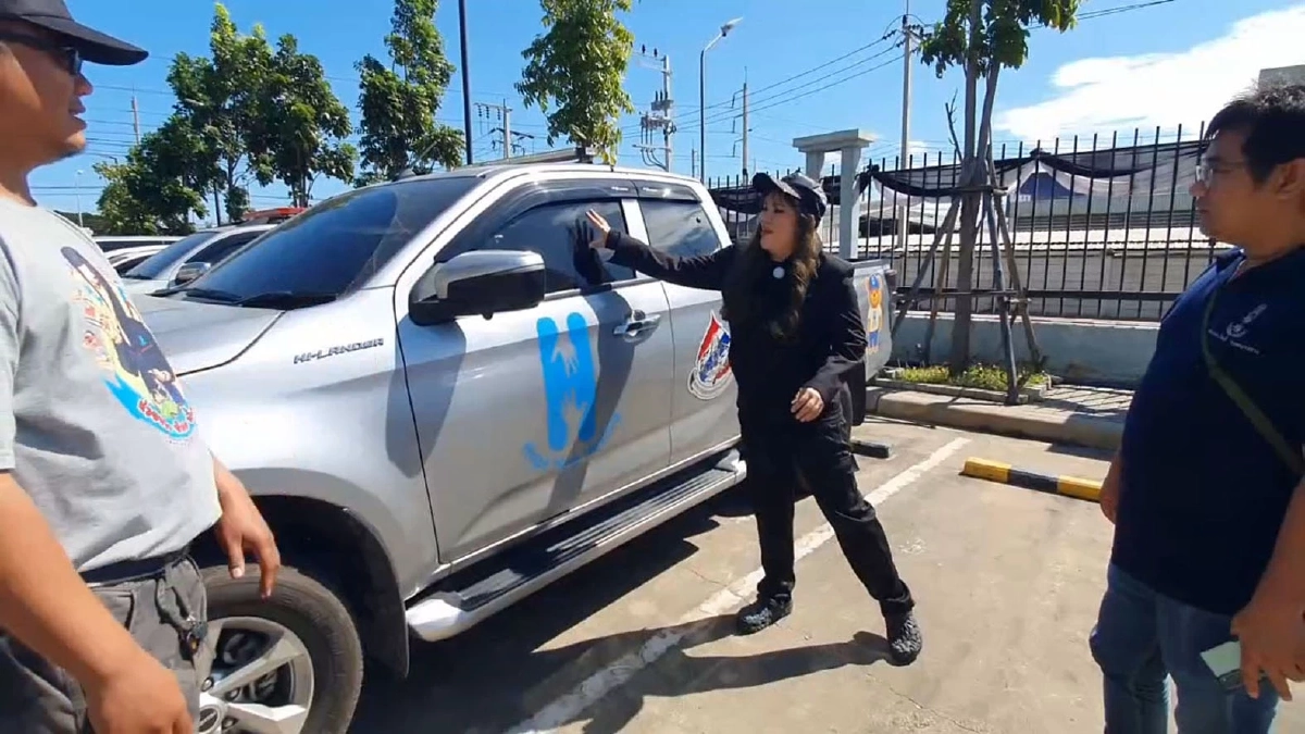 เลขทะเบียนรถ "ตุ๊กแก" เกาะกระจก เจ้าของเพิ่งนำถุงห่อศพมอบให้มูลนิธิ "บุ๋ม ปนัดดา"