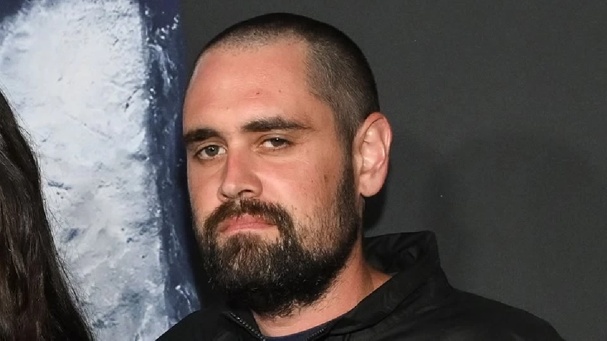 ย้อนรอยคืนสยอง "ลูกชาย" ใช้มีดจ้วงดับชีวิต "พ่อ" ผู้กำกับหนังรักในคฤหาสน์หรู