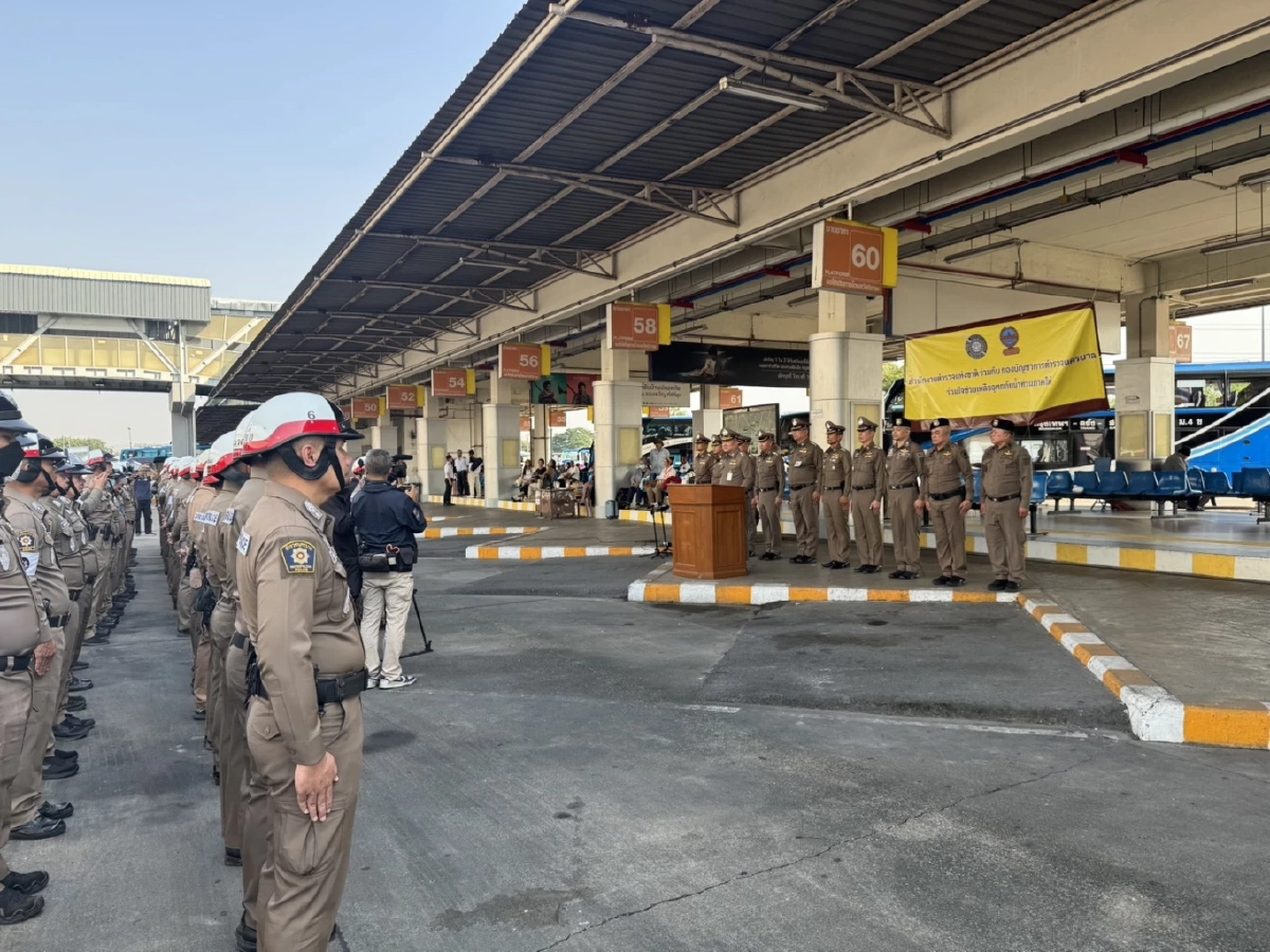 บช.น. ส่งรถยก 40 คัน ลงพื้นที่หาดใหญ่ เคลื่อนย้ายรถกีดขวาง คืนสภาพการจราจร
