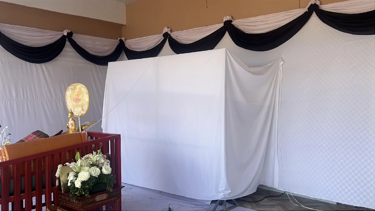 บรรยากาศการประกอบพิธี “เผาหลอกนัทปง” เป็นไปด้วยความโศกเศร้า