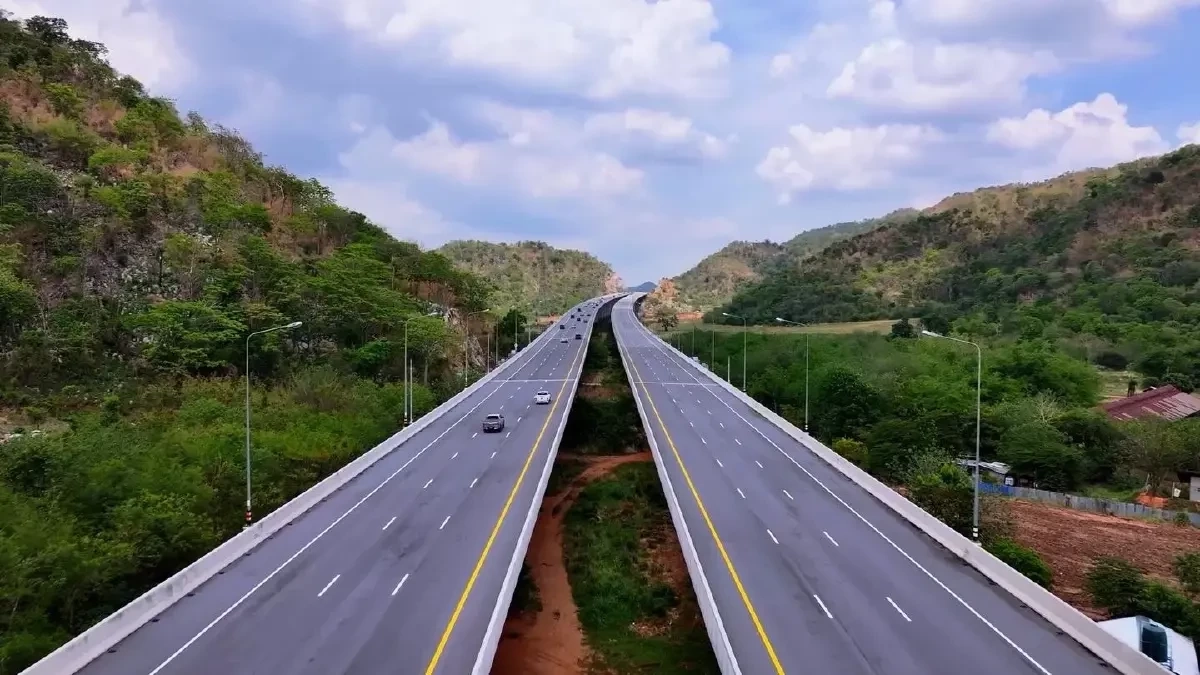 จัดหนัก 11 วันรวด! มอเตอร์เวย์ M6 เปิดวิ่งฟรีเต็มรูปแบบ 196 กม. รับปีใหม่ 2569