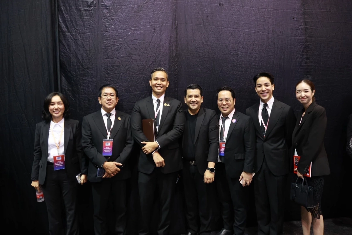 “มดดำ”  ส่งลูกหม้อ “ดร.อ๊อฟ รวีภัทร์” ลงชิง สส.เพื่อไทย สานต่อนโยบายพรรค