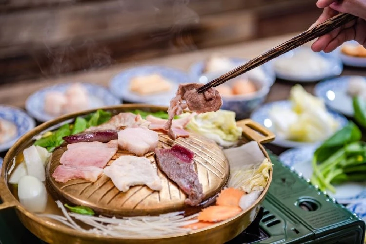 "หูดับ" คร่า 13 ชีวิต! โคราชสถิติพุ่งอันดับ 1 ประเทศ 'ใช้ตะเกียบคีบหมูดิบ' ในวงหมูกระทะ