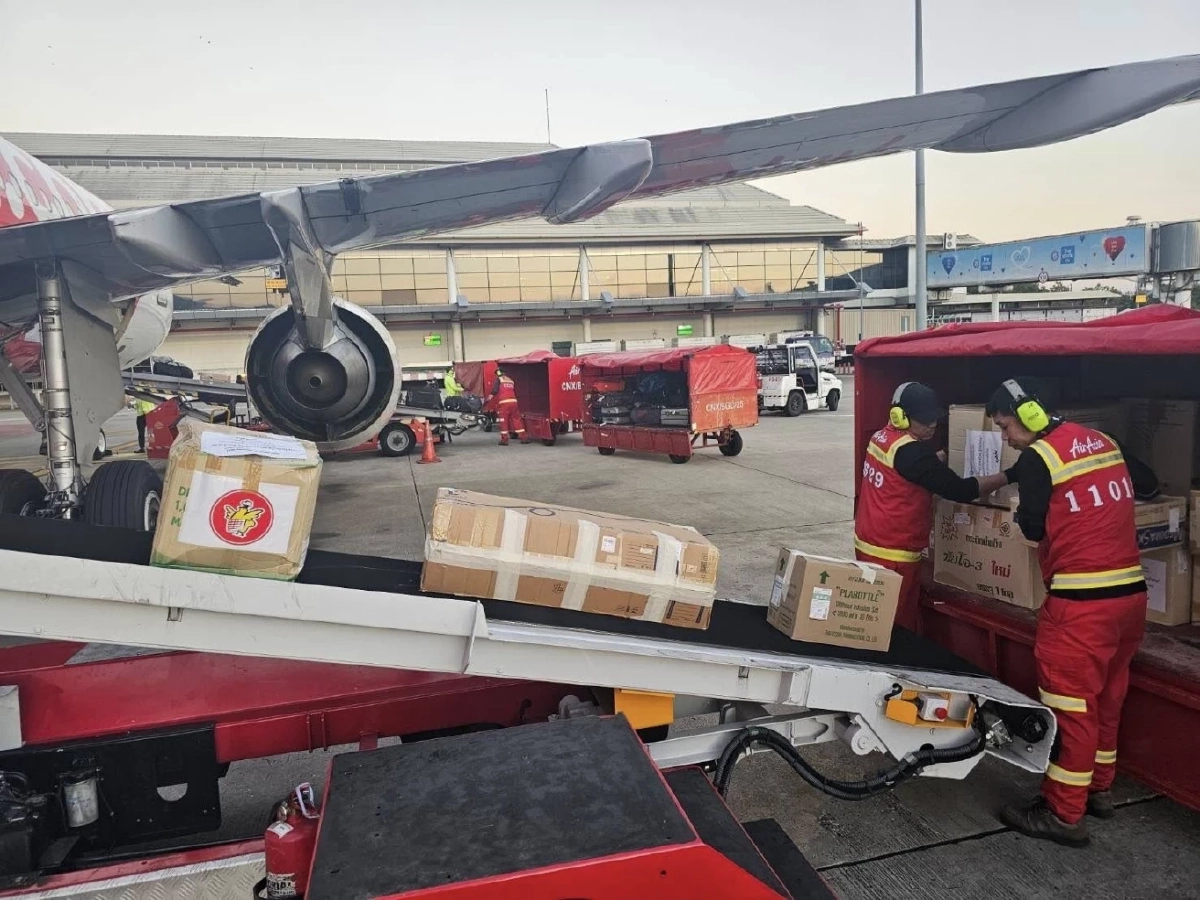 "แอร์เอเชีย" ขนส่งความห่วงใยคนไทยสู่ผู้ประสบอุทกภัย