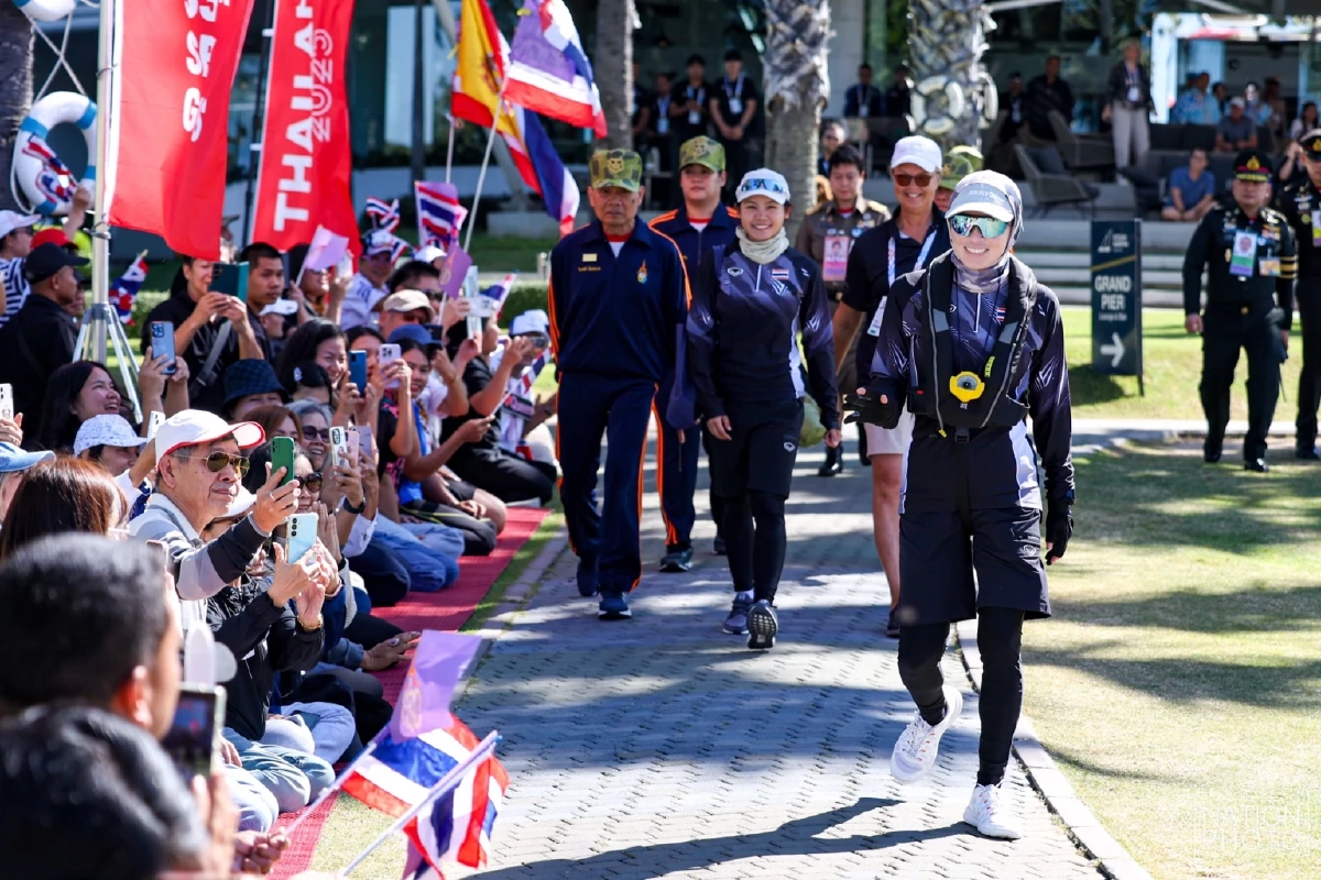 ถ่ายทอดสด "พระราชินี" ทรงนำทัพนักกีฬาไทย แข่งเรือใบซีเกมส์ 2025