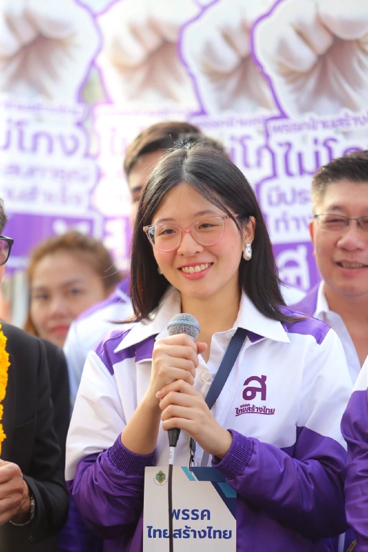 ประวัติ "จินนี่ ยศสุดา ลีลาปัญญาเลิศ" ลูกสาว คุณหญิงสุดารัตน์