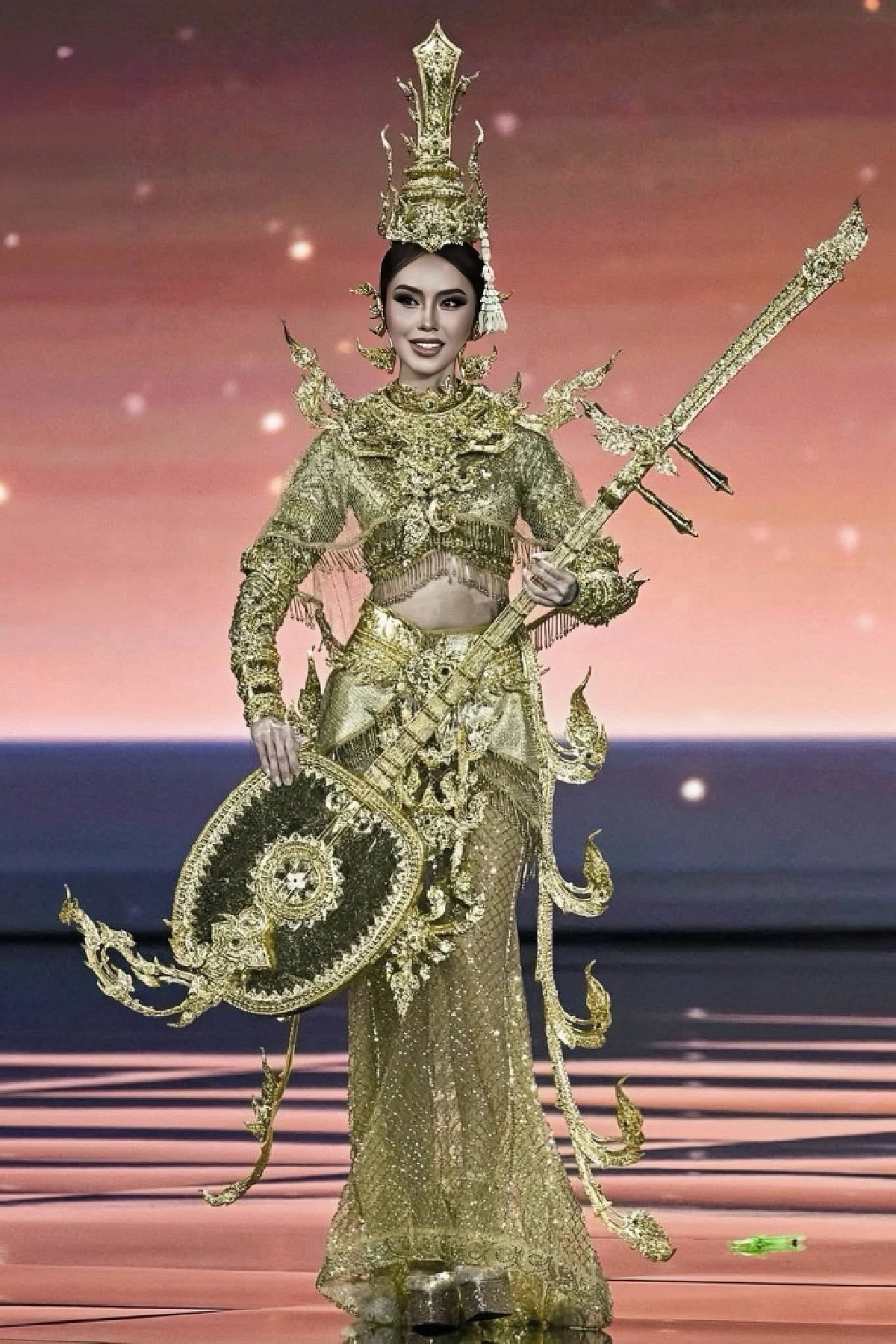 'มิสยูนิเวิร์สเขมร' ขอเคียงข้าง "ฮุน มาเนต" อ้างไทยโจมตีปราสาทพระวิหาร