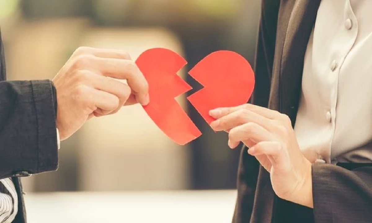 รักบูด-เงินพัง แฉ! 3 ราศีระวังโดน ‘หลอกให้รัก’ ส่งท้ายปี แจกพิกัดแก้เคล็ดด่วน!