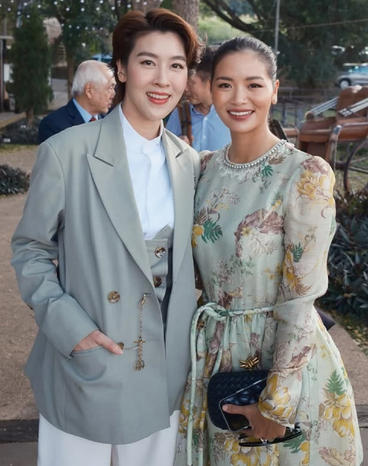 "เชียร์ ฑิฆัมพร" ควง "หมิว" ออกงานปล่อยโมเมนต์หวานทำใจละลาย!