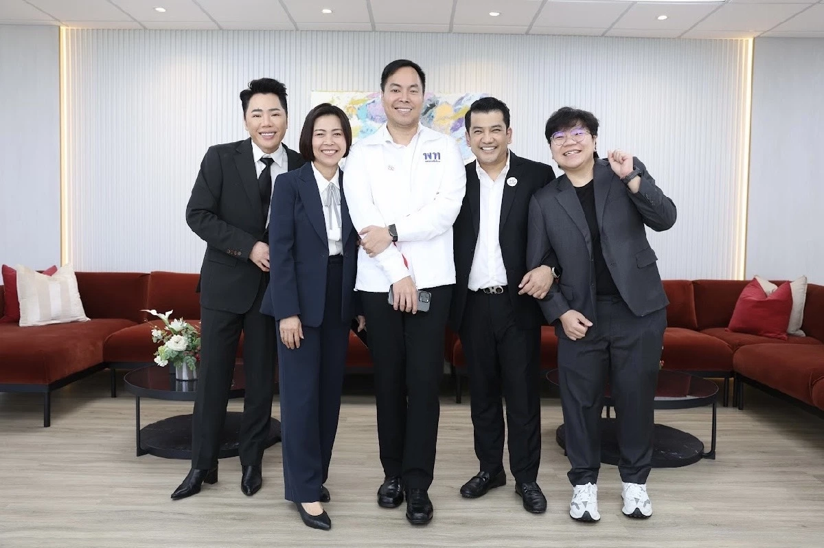 “มดดำ”  ส่งลูกหม้อ “ดร.อ๊อฟ รวีภัทร์” ลงชิง สส.เพื่อไทย สานต่อนโยบายพรรค