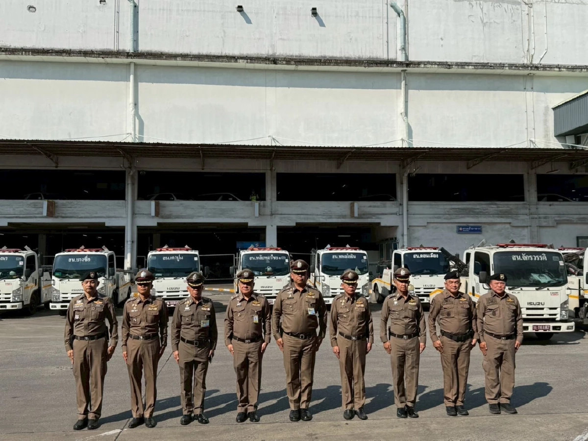 บช.น. ส่งรถยก 40 คัน ลงพื้นที่หาดใหญ่ เคลื่อนย้ายรถกีดขวาง คืนสภาพการจราจร