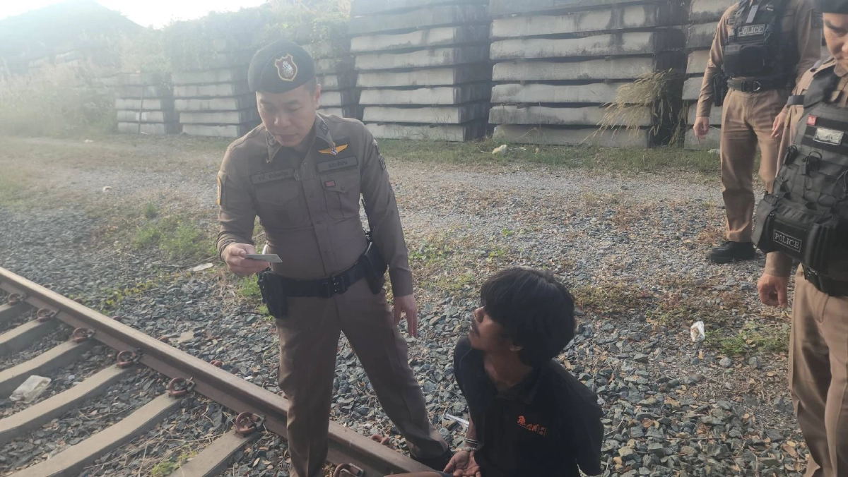 เปิดนาที 'ชายเร่ร่อน' ก่อเหตุคลั่งใช้มีดจ้วง รปภ. เลือดอาบคาสถานีรถไฟลำปาง