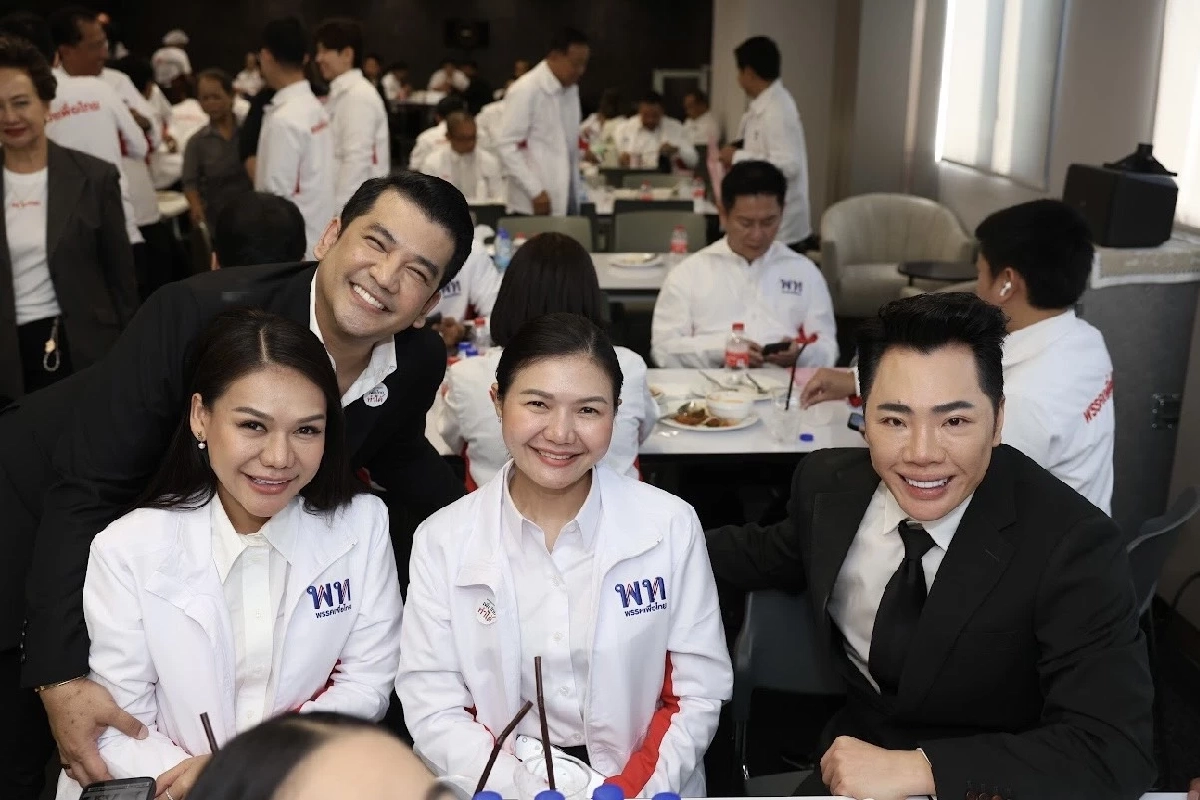 “มดดำ”  ส่งลูกหม้อ “ดร.อ๊อฟ รวีภัทร์” ลงชิง สส.เพื่อไทย สานต่อนโยบายพรรค