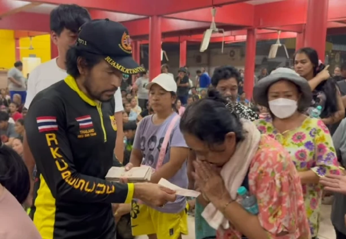 "บิณฑ์" ฟุบหลับคาบันได ลุยใต้ 10 วันไม่พัก ทีมกู้ภัยสุดทนเผยภารกิจน้ำท่วมสุดหดหู่