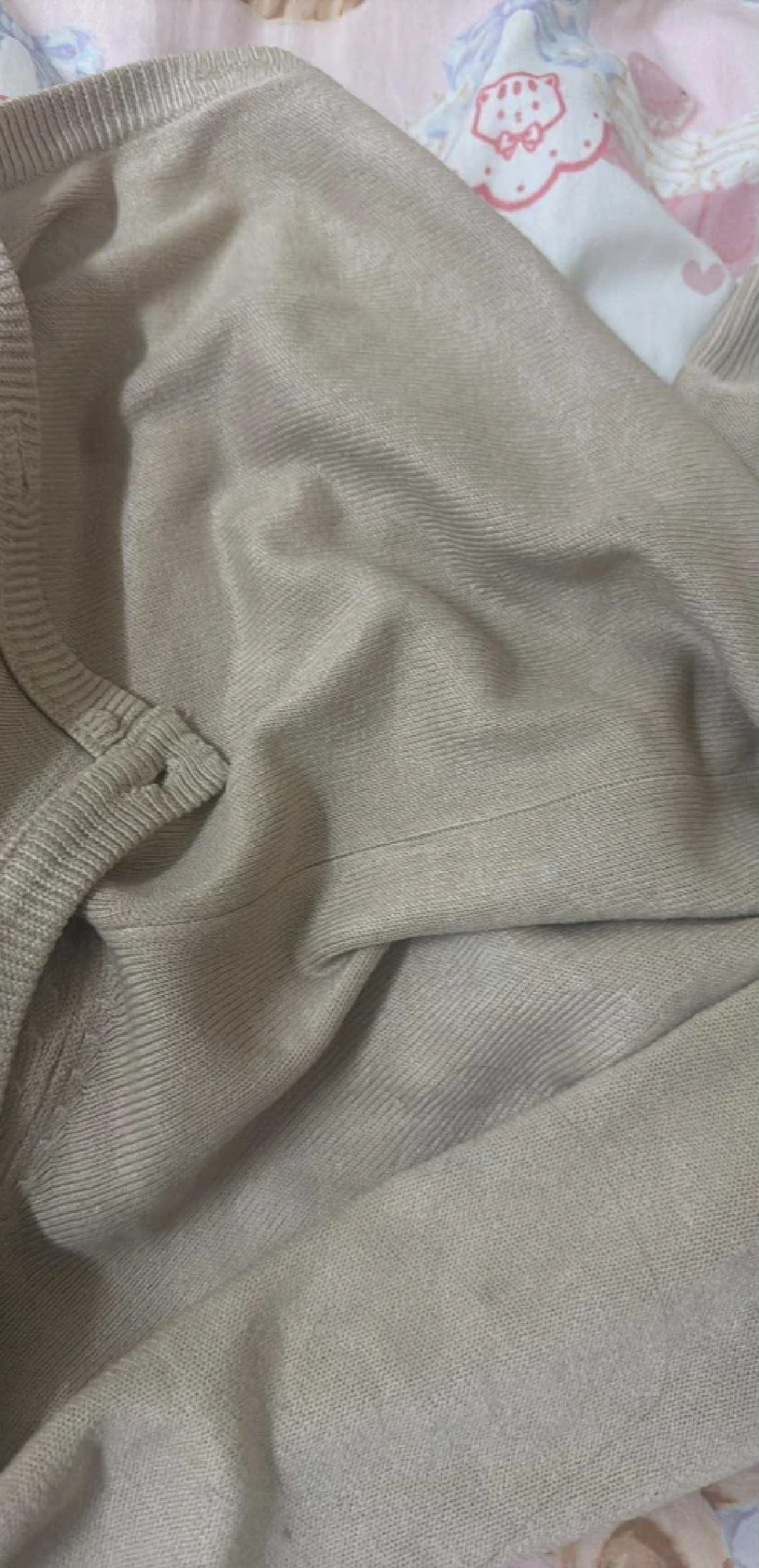 ครูยึดเสื้อกันหนาว อ้างสีเสื้อผิดระเบียบ นักเรียนนั่งเรียนกลางอากาศ 9 องศา