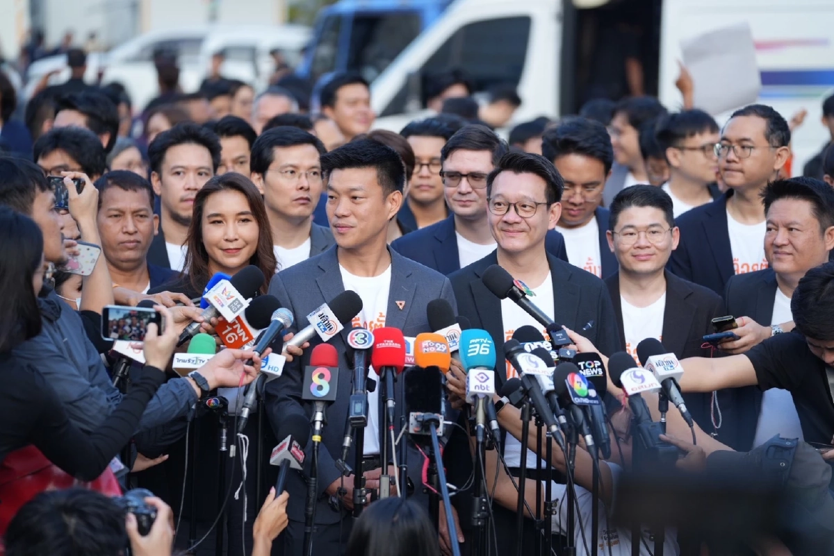 ปชน. ปิดประตู ม.112 นโยบายหาเสียง "เท้ง" ท้า "อนุทิน" รับเงื่อนไขกวาดล้างสีเทา