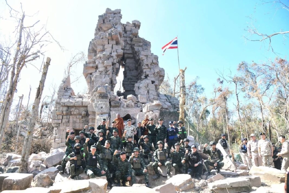 "อนุทิน" ขึ้นปราสาทตาควาย-เนิน 350 ยกมือไหว้เคารพจุดวีรชนพลีชีพ