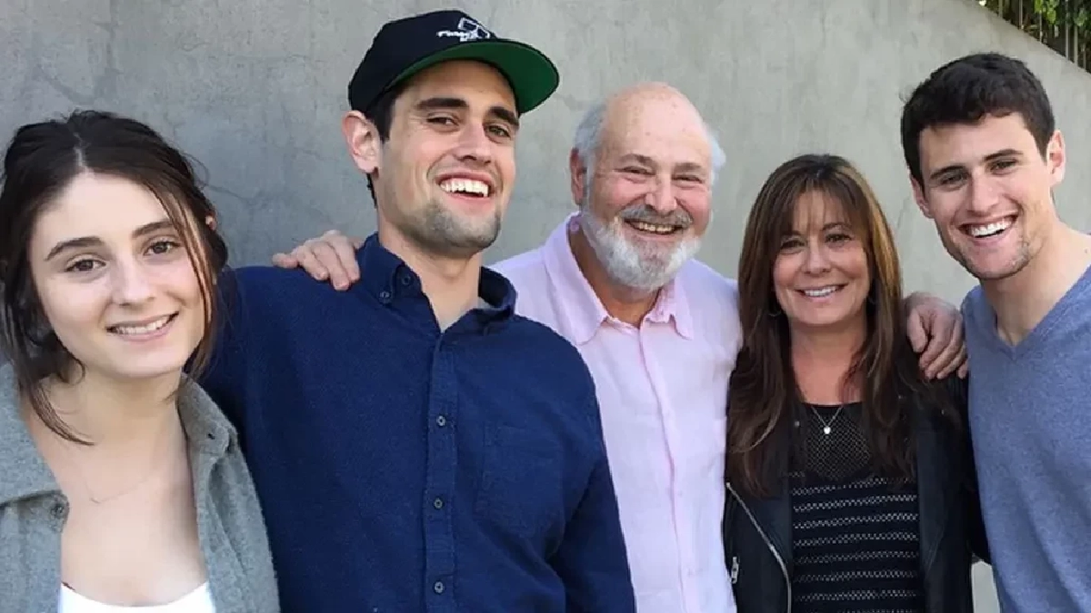 ย้อนรอยคืนสยอง "ลูกชาย" ใช้มีดจ้วงดับชีวิต "พ่อ" ผู้กำกับหนังรักในคฤหาสน์หรู