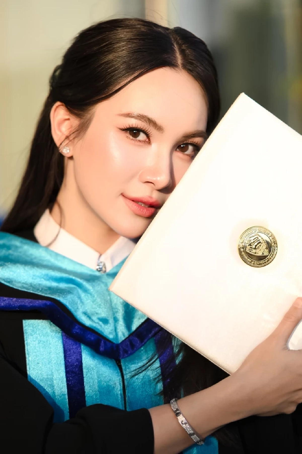 เติมไฟ 'ผู้กองแคท' คว้า ป.เอกสมศักดิ์ศรี 'ร.ต.อ.หญิง ดร.' ส่งท้ายปี