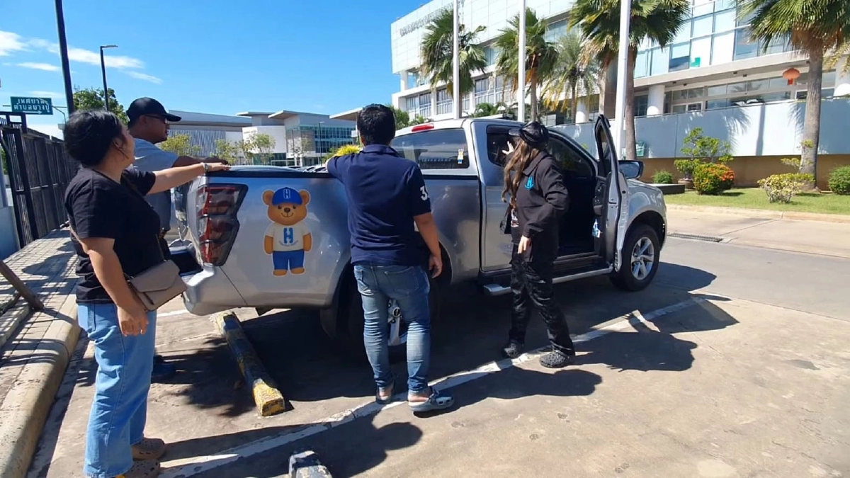 เลขทะเบียนรถ "ตุ๊กแก" เกาะกระจก เจ้าของเพิ่งนำถุงห่อศพมอบให้มูลนิธิ "บุ๋ม ปนัดดา"