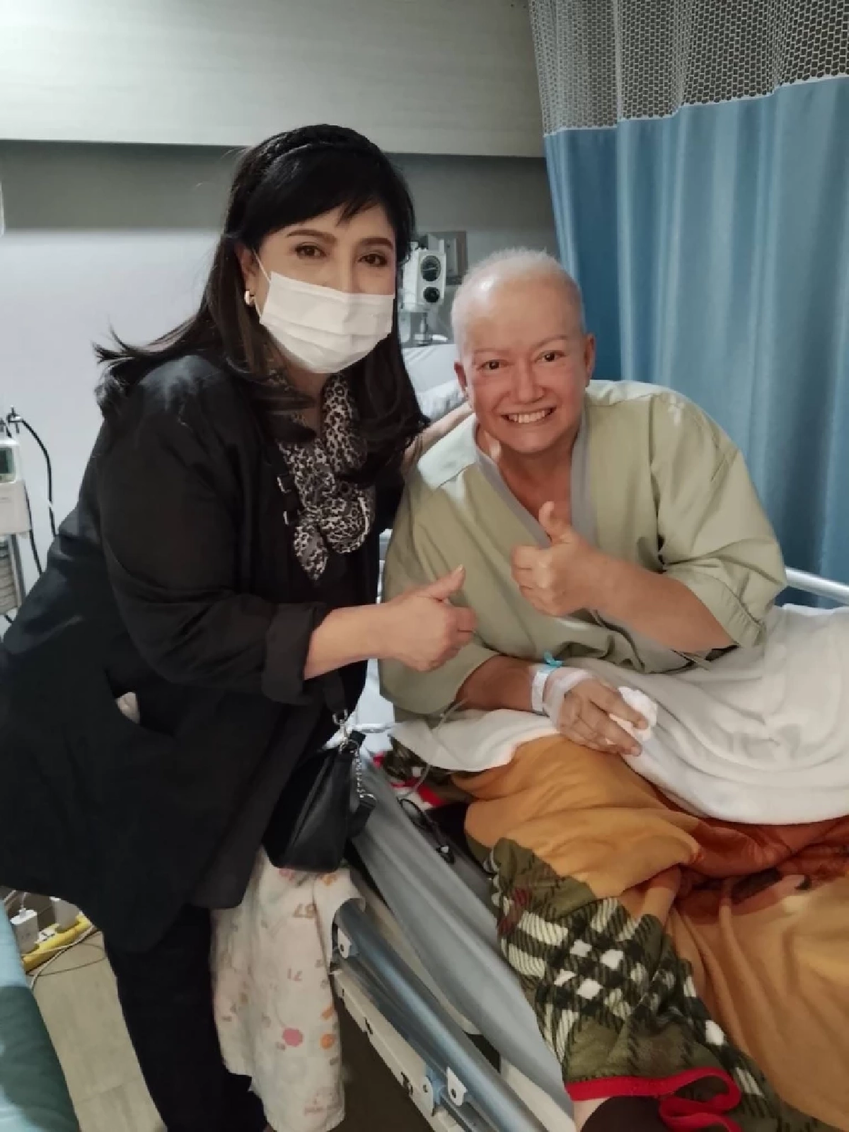 "แหม่ม อลิษา" ผ่าตัดมะเร็งร้าย "จุ๋ม อุทุมพร" รุดเยี่ยม กอดคอร้องไห้ ยัน!น้องใจสู้มาก