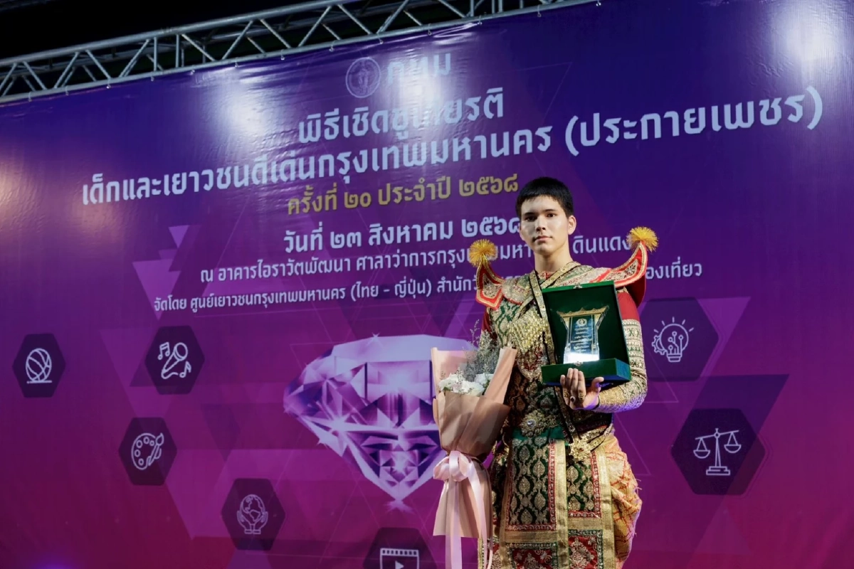 "มาโก้ ศิลา" ลูกชาย "ลอร่า ศศิธร" โตเป็นหนุ่มแล้ว แถมชื่นชอบศิลปะโขน