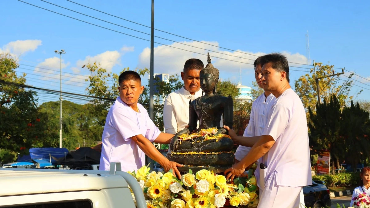 ส่องทะเบียนรถ พิธีอัญเชิญ "พระเจ้าตองทรงเครื่อง" กลับเมืองพะเยา
