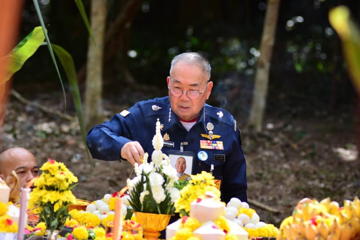 พิธีบวงสรวงตัดไม้จันทน์หอมกุยบุรี จัดสร้างพระโกศและพระหีบ ในพิธีพระบรมศพ