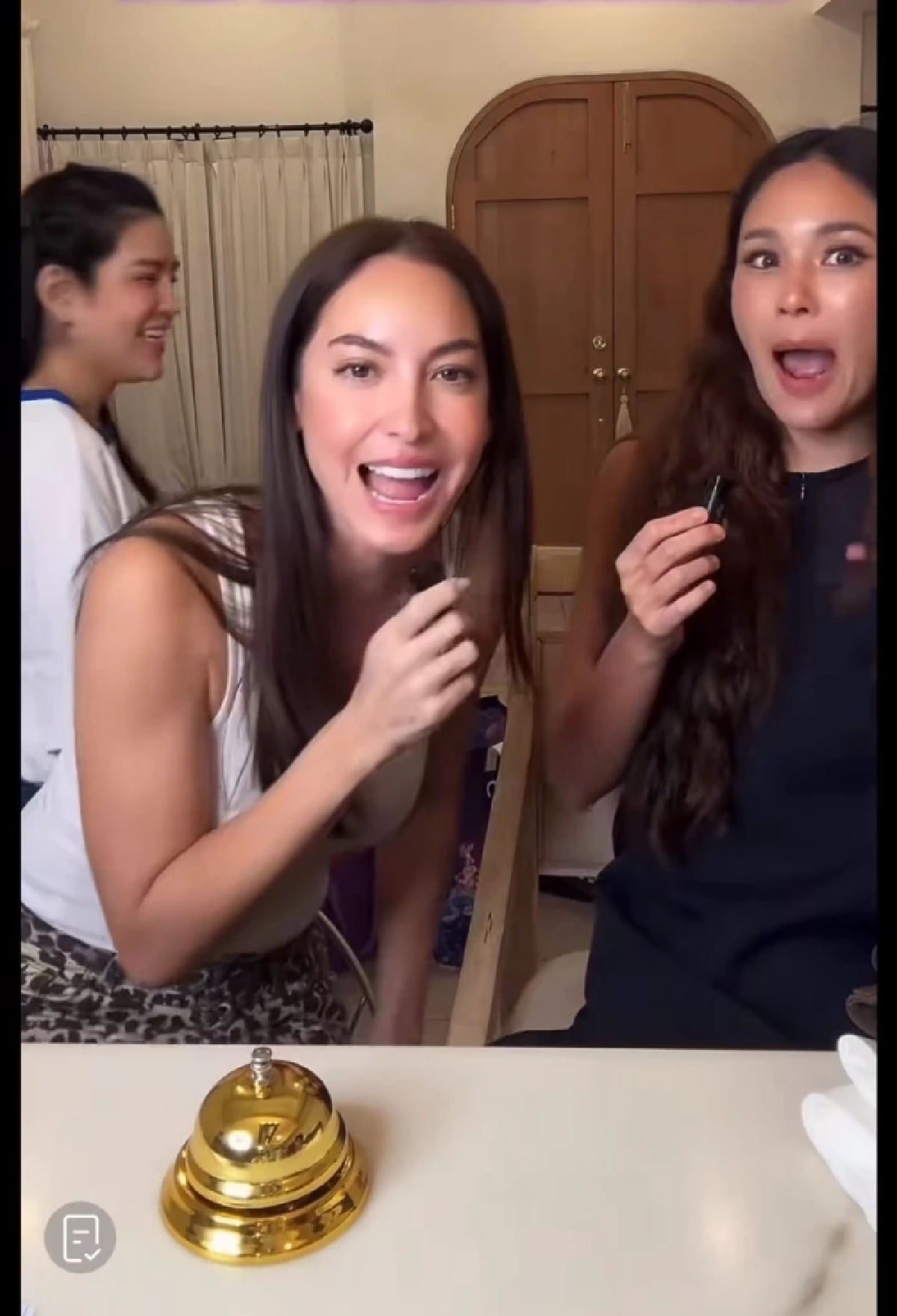 "โอซา แวง" ไลฟ์สด อดีตเพื่อนรัก "นานา" 7 ปีก่อน รู้นานแล้ว เหตุผลไม่คุยกัน 2 ปี