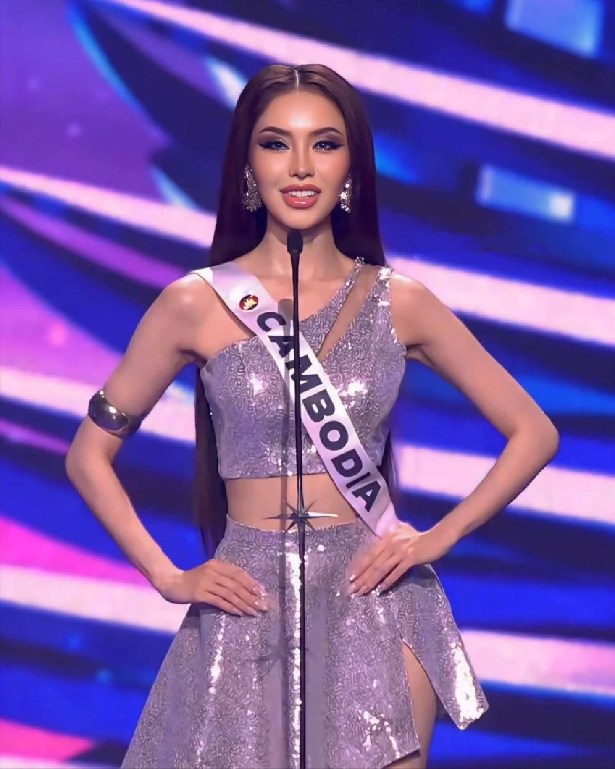 'มิสยูนิเวิร์สเขมร' ขอเคียงข้าง "ฮุน มาเนต" อ้างไทยโจมตีปราสาทพระวิหาร