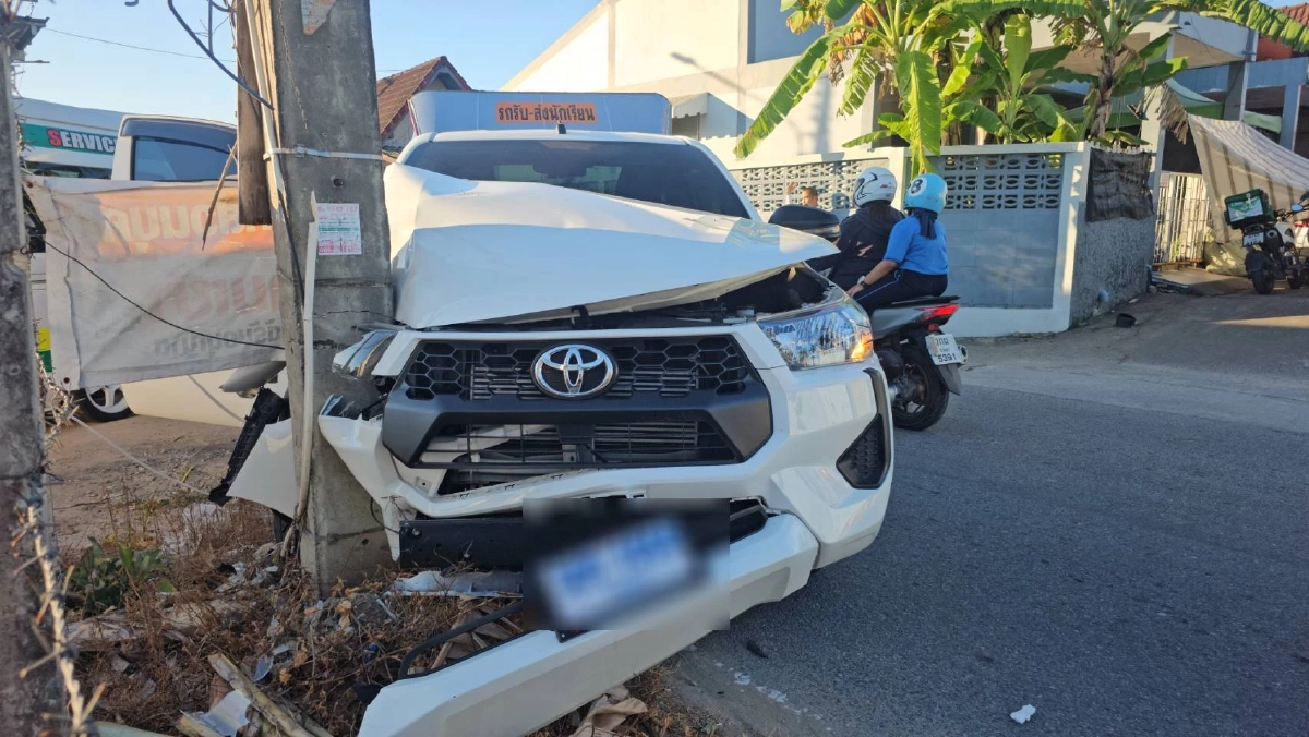 ระทึก! รถรับส่งนักเรียน พุ่งอัดเสาไฟฟ้า เด็กเจ็บระนาว 14 ราย
