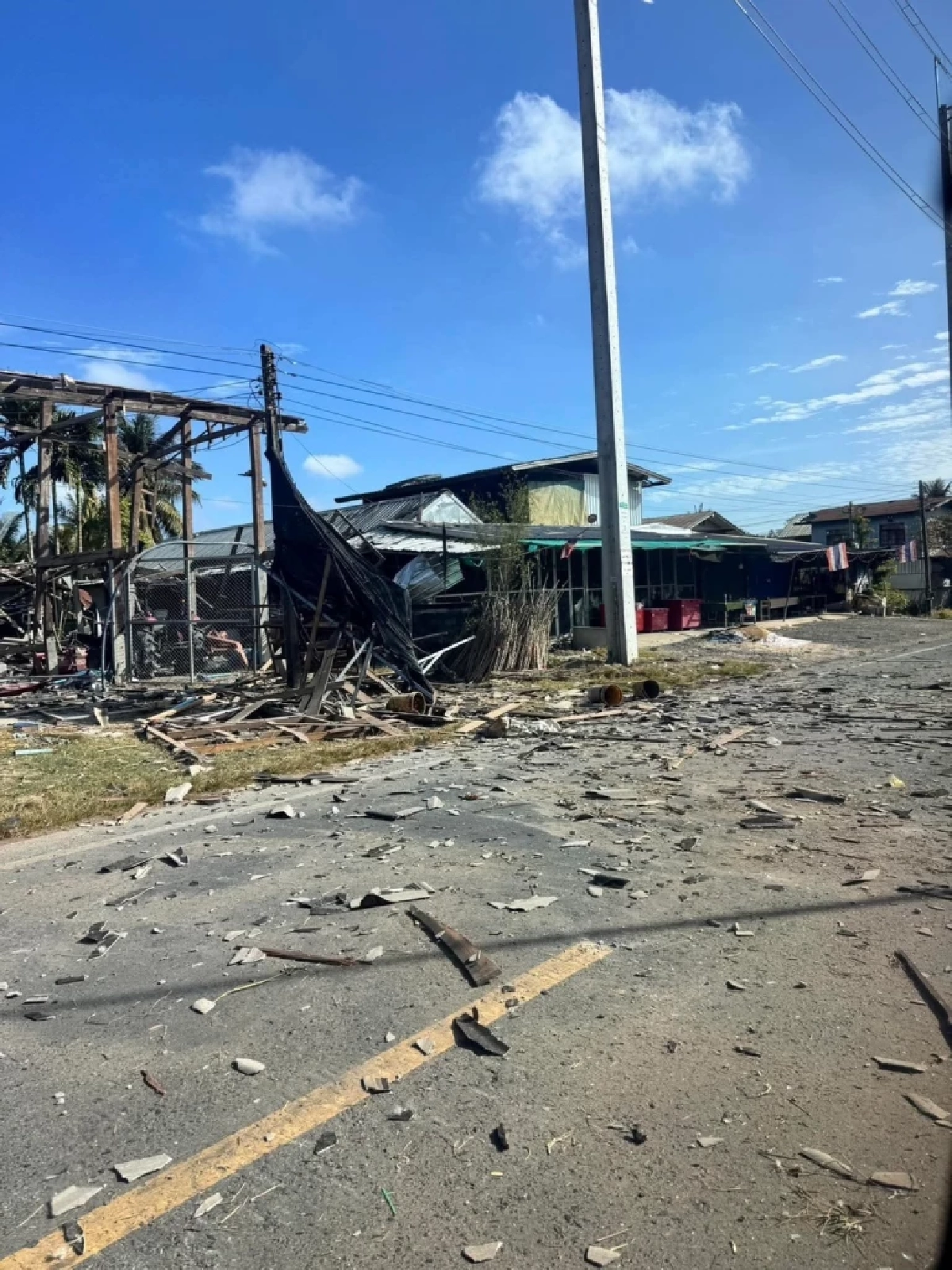 เขมรยิงระเบิด BM-21 ถล่มบ้านพัง ชาวบ้านเจ็บหวิดแขนขาด