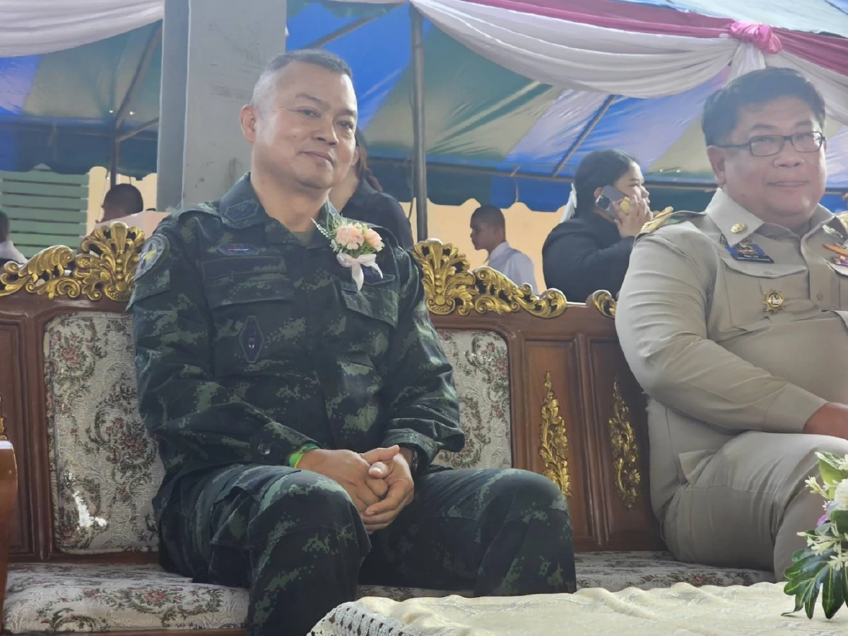 "บิ๊กกุ้ง" ตอบชัดกลางวงนร. 2พันคน "ทหารมีไว้ทำไม" ในงานปลูกจิตสำนึกรักชาติ