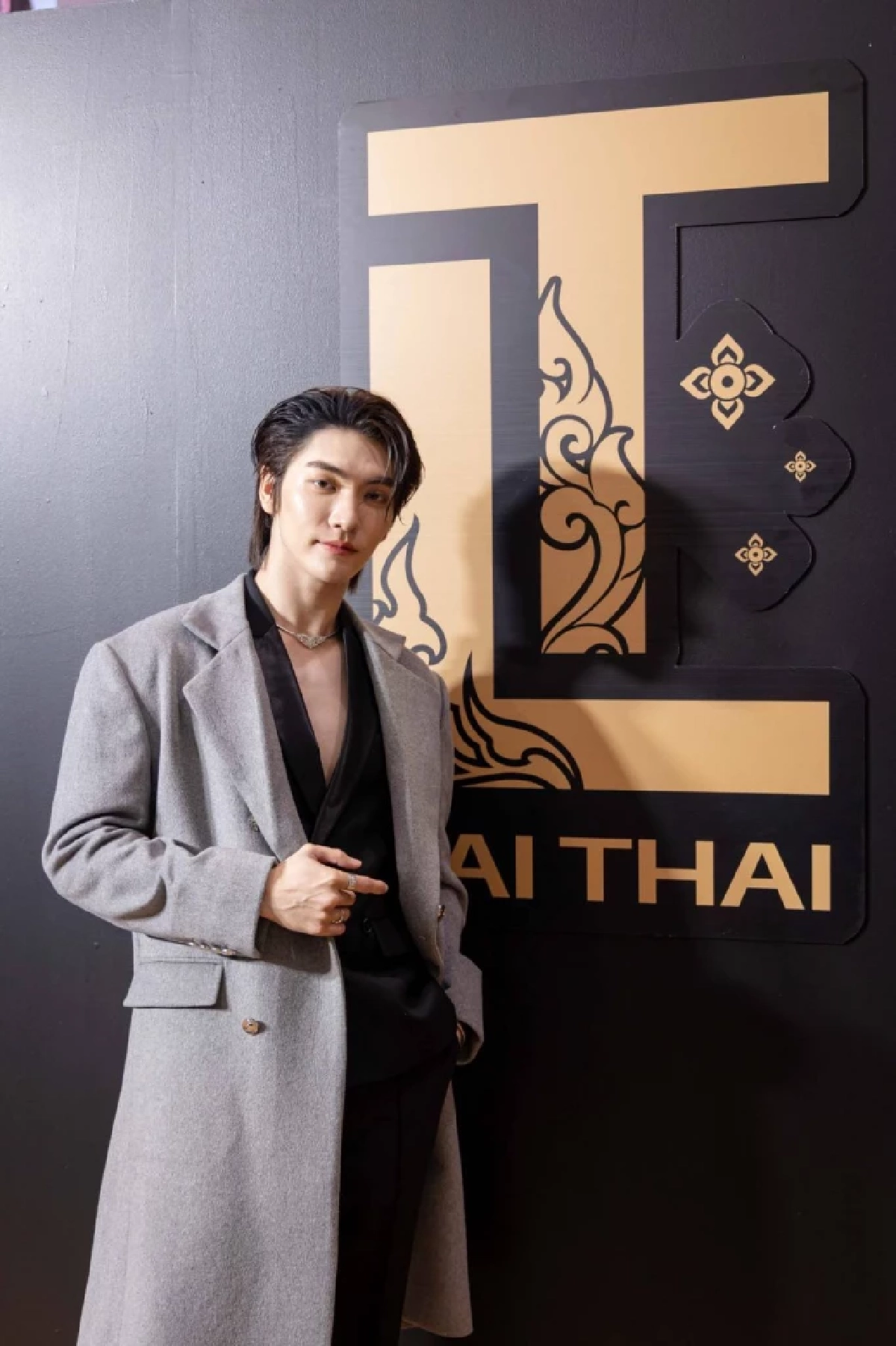 'บอส ชัยกมล' ฮอตทะลุเวที ขึ้นแท่นพรีเซ็นเตอร์คนแรก ดันลายไทยสู่แฟชั่นระดับโลก