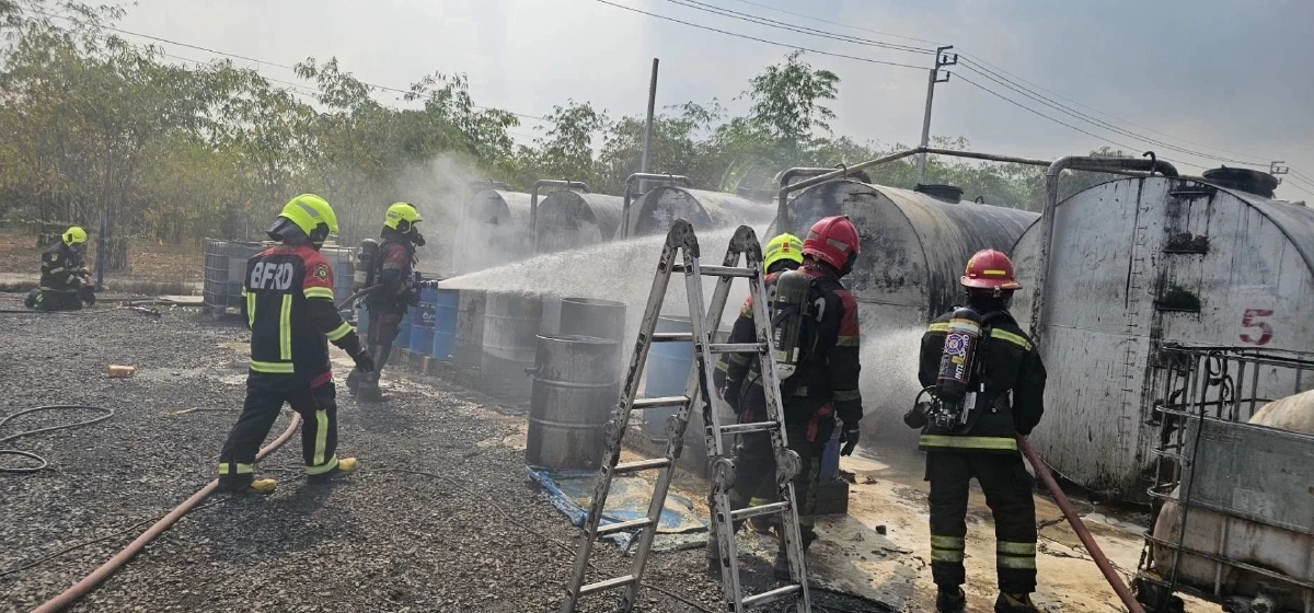 คุมเพลิงได้แล้ว! ไฟไหม้ถังเก็บน้ำมันขนาดใหญ่ ย่านลาดกระบัง