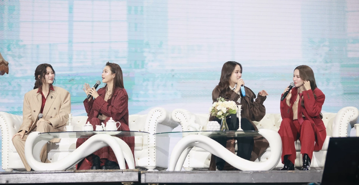 ฟินถล่มฮอลล์! 8 นักแสดง "4 Elements บ้านวาทินวณิช" แท็กทีมเขย่าเวที