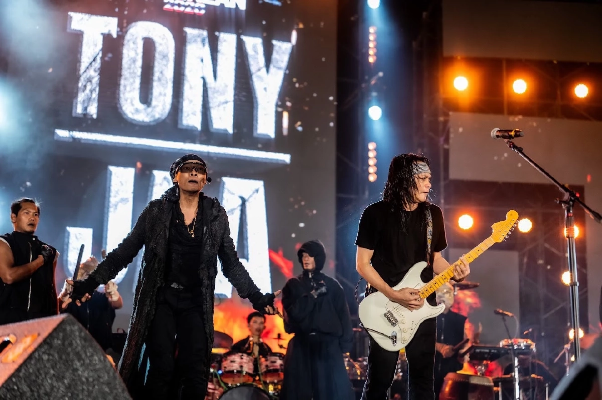 อลังการ! "พี สะเดิด - จาพนม"  โชว์ศิลปะไทยผสมผสานตะวันตก ถูกใจชาวอีสาน