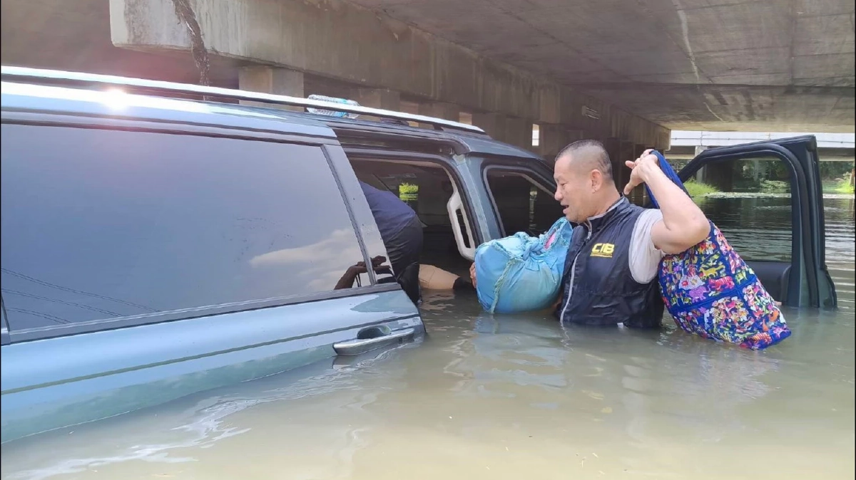 GPS แกงหม้อใหญ่! พาลงน้ำใต้สะพาน สารวัตรลุยช่วย 5 ชีวิต รอดหวุดหวิด