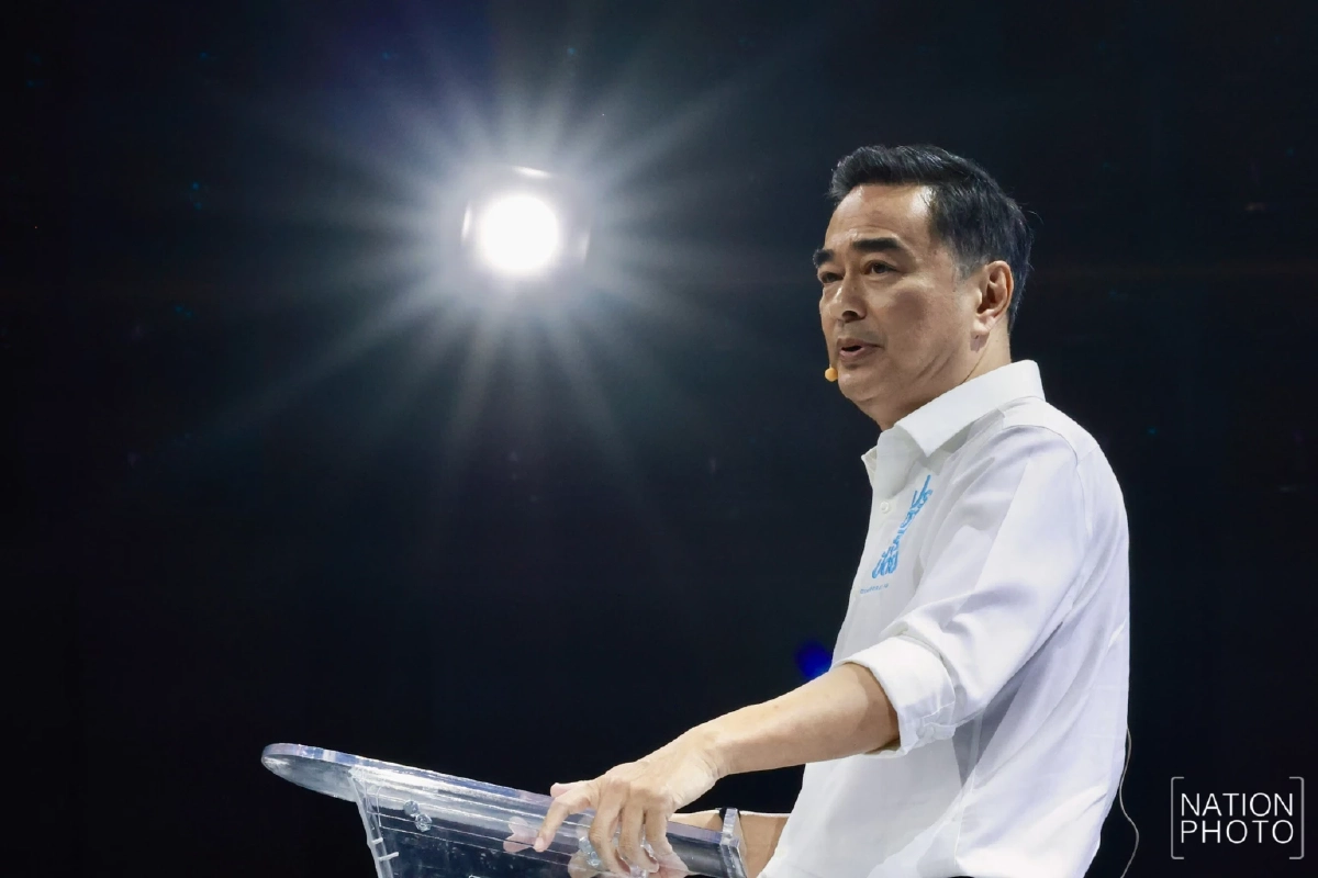 ‘อภิสิทธิ์’ โชว์เก๋า! งัดสูตรแก้หนี้ฝังราก ลั่น! ต้องบรรจุ ‘วิชาการเงิน’ ในหลักสูตรชาติ