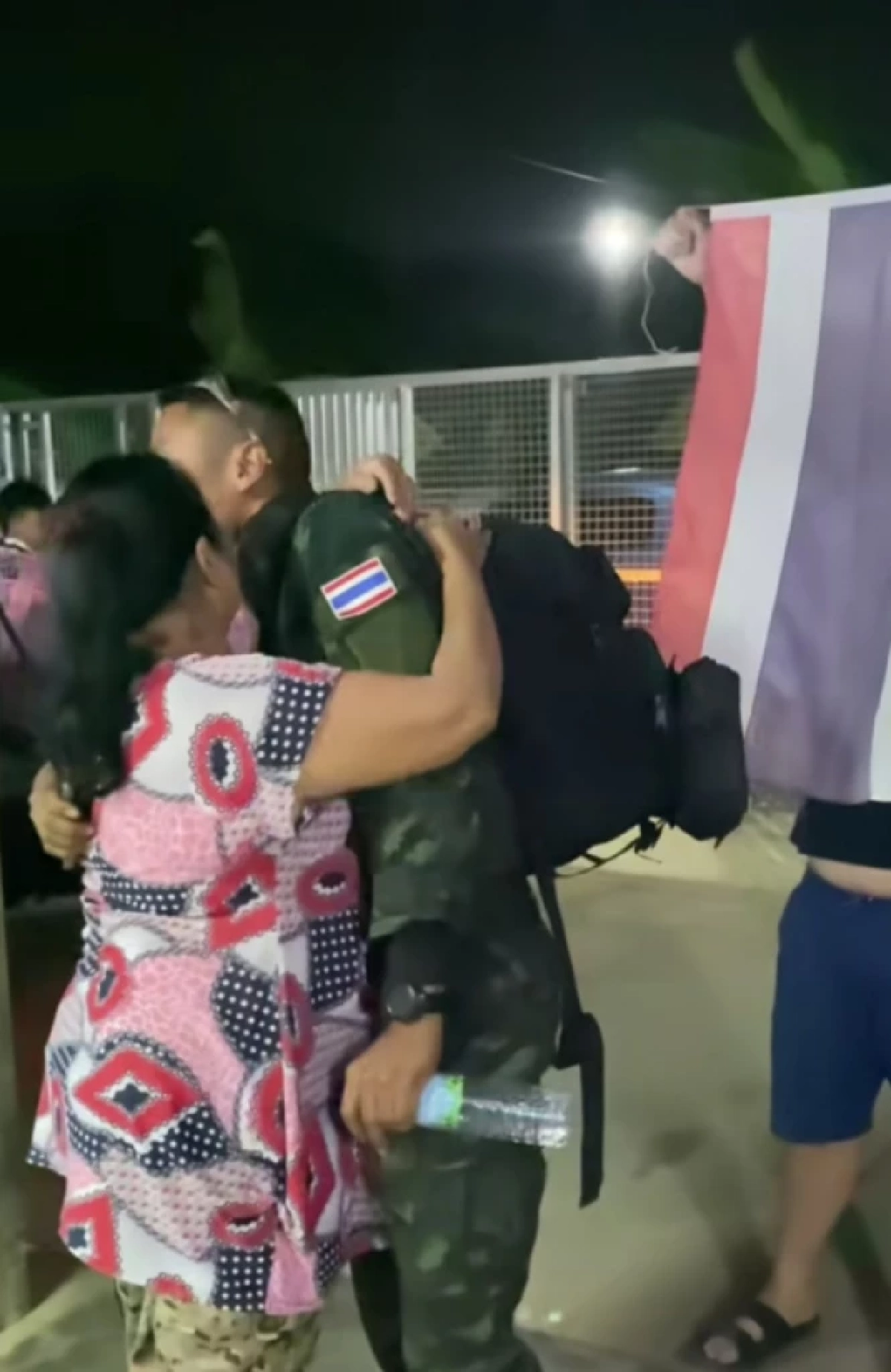 นายทหารหลอกแม่ว่าไปฝึก แต่ที่จริงไปรบอยู๋ชายแดน หวังให้ครอบครัวไม่กังวล