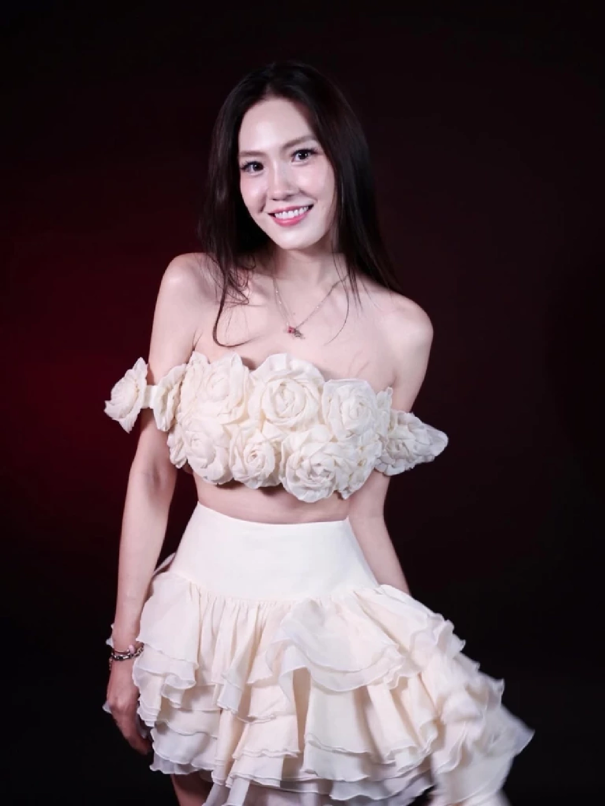 ส่อง 'บอลลูน พินทุ์สุดา' หลังมีภาพสนิท 'เป๊ก เศรณี' ลูกชายนายกหนู