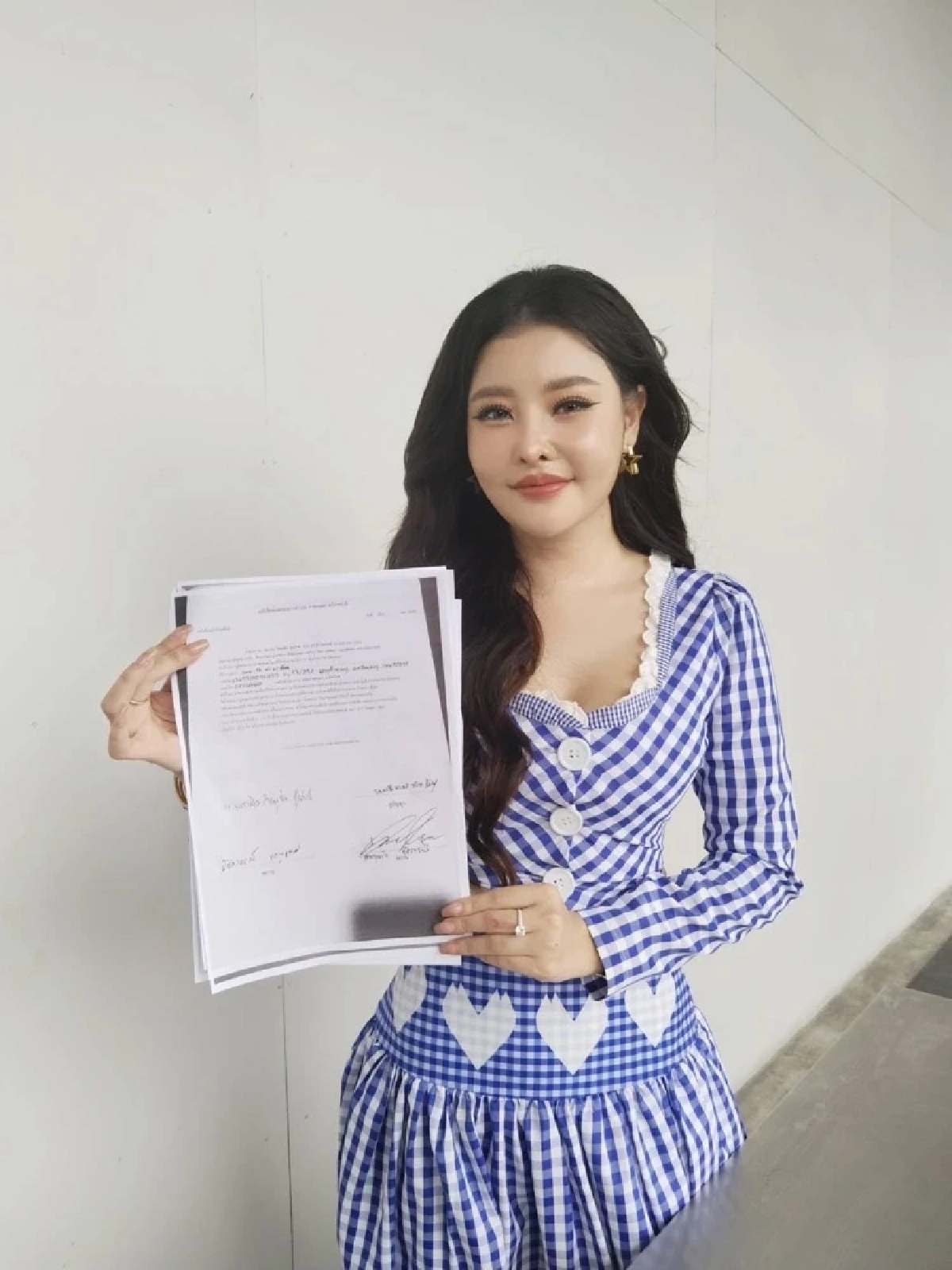 ‘ลิลลี่ เหงียน’ ชนะคดี ‘ปู มัณฑนา’ ยื่นคำขาดให้ 2 ทางเลือก