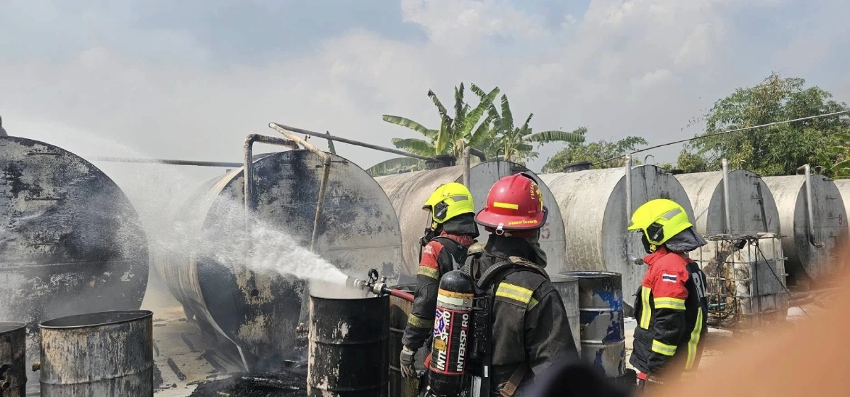 คุมเพลิงได้แล้ว! ไฟไหม้ถังเก็บน้ำมันขนาดใหญ่ ย่านลาดกระบัง