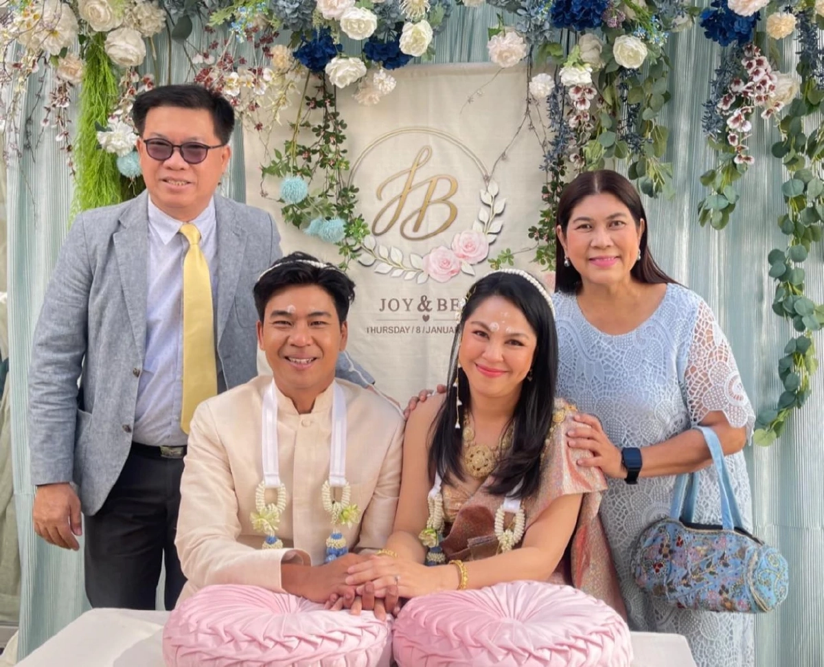สุดชื่นมื่น "จอย ศิริลักษณ์" เข้าพิธีแต่งงานกับ "บี กฤษณะพงศ์" นักดนตรีมือเบส