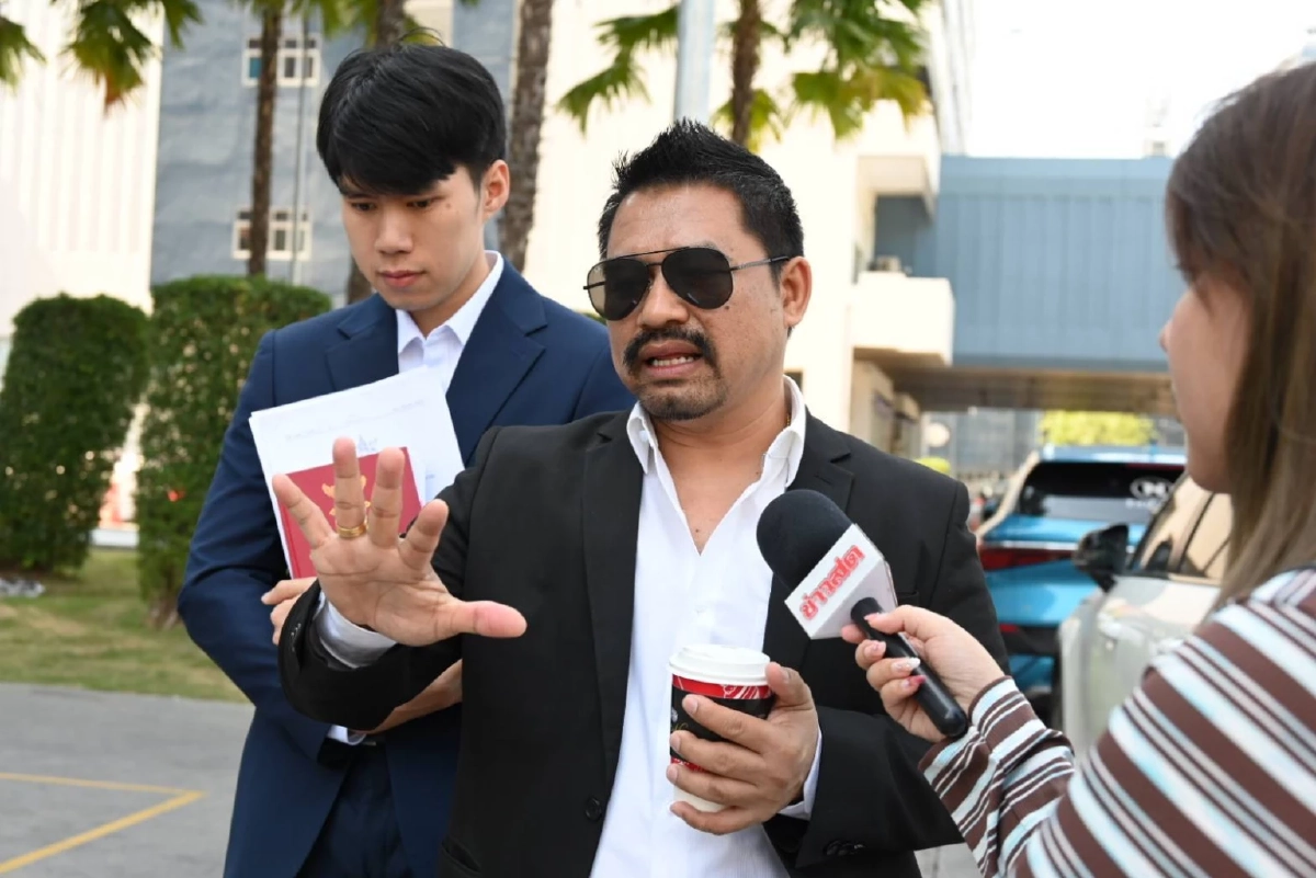 "เวย์ ไทเทเนียม" ย่องพบตำรวจ เข้ารับทราบข้อกล่าวหา ยังไม่พร้อมพูดอะไร